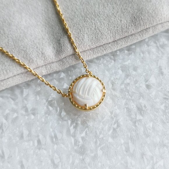Kendra Scott - Volleyball Gold White Mother-of-Pearl Necklace - new - Picture 2 of 4